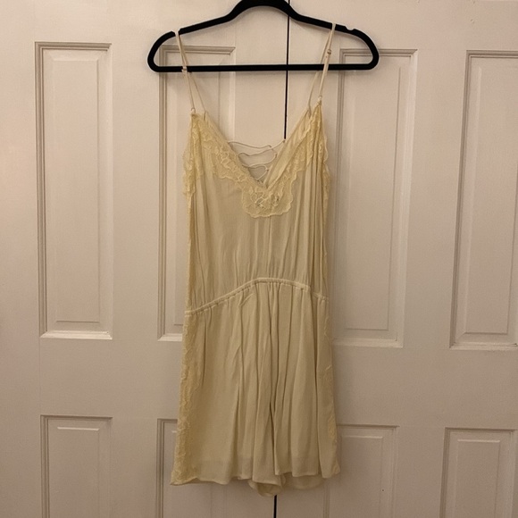 Kendall & Kylie NWT lace trim romper with lace up front - Picture 3 of 4